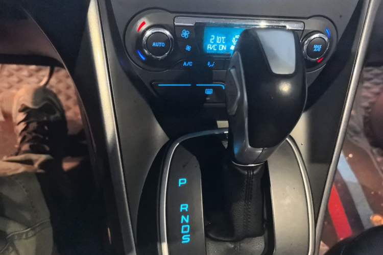 Used Ford Kuga 2015 1.5L GTDi Four-Wheel-Drive Elite Model Gear Lever