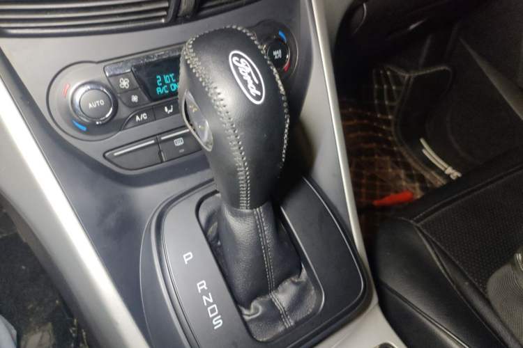 Used Ford Kuga 2015 1.5L GTDi Two-Wheel-Drive Comfort Model Gear Lever