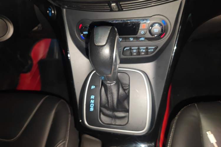 Used Ford Kuga 2015 2.0L GTDi Four-Wheel-Drive Sport Model Gear Lever