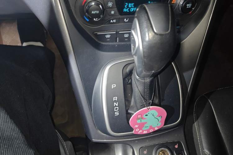 Used Ford Kuga 2015 2.0L GTDi Four-Wheel Drive Prestige Model Gear Lever