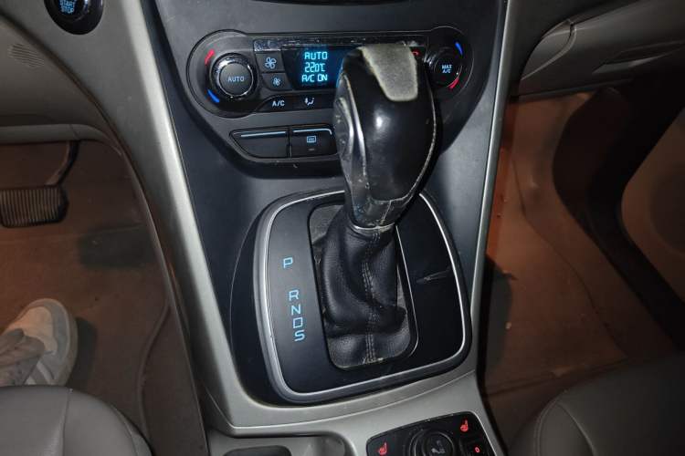 Used Ford Kuga 2015 1.5L GTDi Four-Wheel-Drive Elite Model Gear Lever