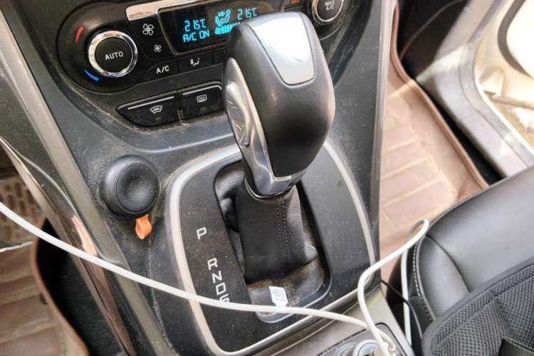 Used Ford Kuga 2015 2.0L GTDi Four-Wheel Drive Prestige Model Gear Lever