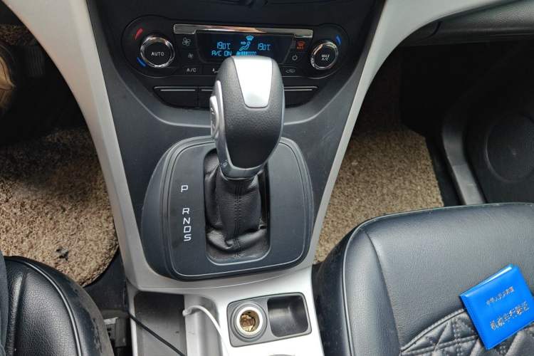 Used Ford Kuga 2015 1.5L GTDi Two-Wheel-Drive Comfort Model Gear Lever