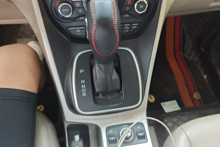 Used Ford Kuga 2015 2.0L GTDi Four-Wheel-Drive Sport Model Gear Lever