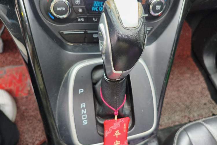 Used Ford Kuga 2015 2.0L GTDi Four-Wheel-Drive Sport Model Gear Lever