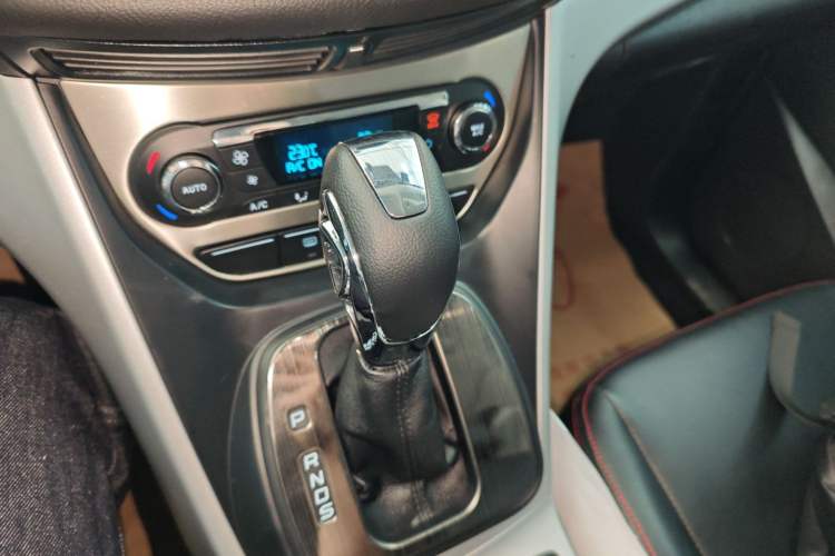Used Ford Kuga 2015 1.5L GTDi Two-Wheel-Drive Comfort Model Gear Lever