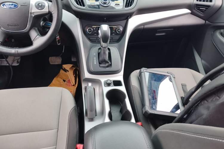 Used Ford Kuga 2015 1.5L GTDi Two-Wheel-Drive Comfort Model Gear Lever