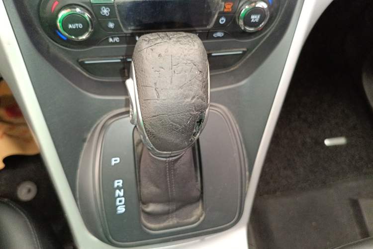 Used Ford Kuga 2015 1.5L GTDi Two-Wheel-Drive Comfort Model Gear Lever