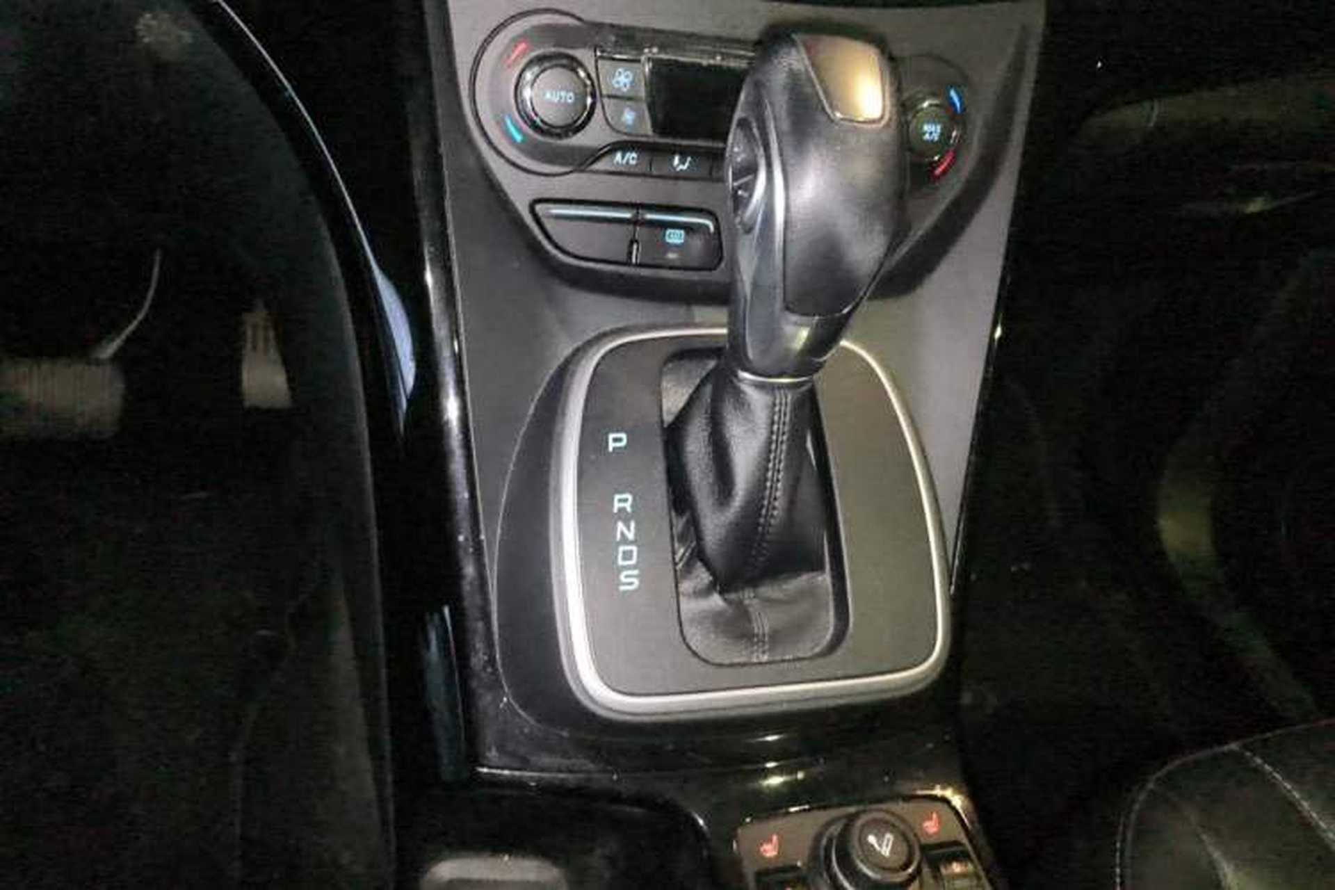 Used Ford Kuga 2015 2.0L GTDi Four-Wheel-Drive Sport Model Gear Lever