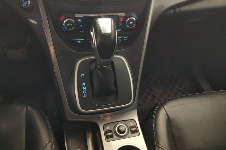 Used Ford Kuga 2015 2.0L GTDi Four-Wheel Drive Prestige Model Gear Lever