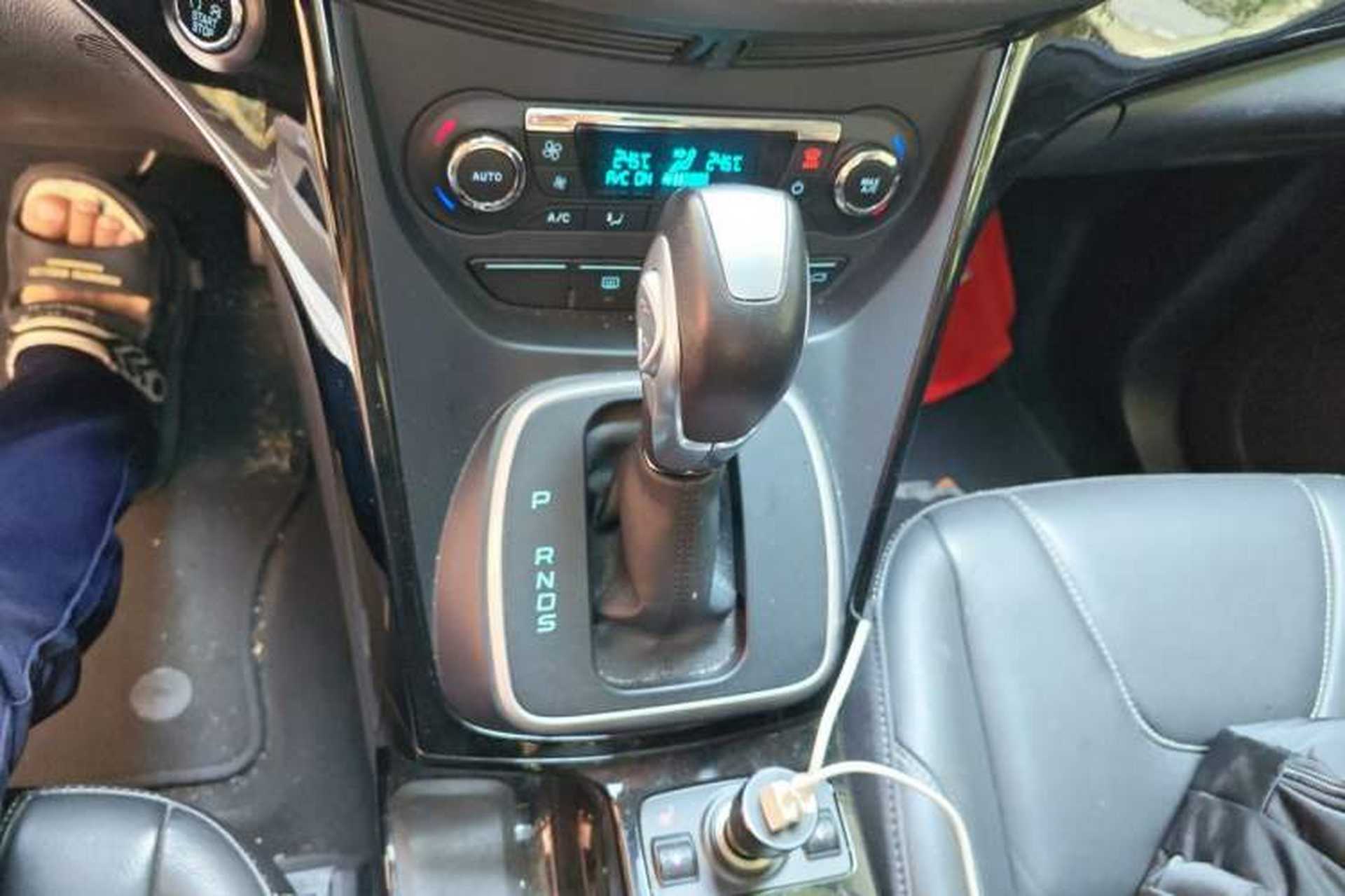 Used Ford Kuga 2015 2.0L GTDi Four-Wheel-Drive Sport Model Gear Lever