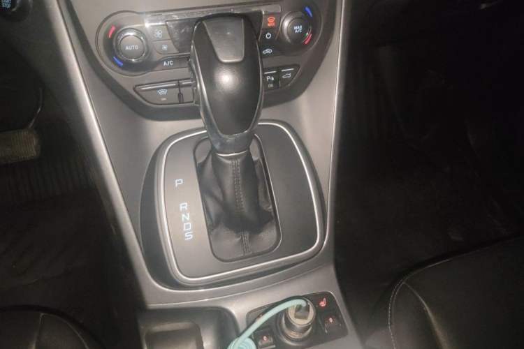 Used Ford Kuga 2015 2.0L GTDi Four-Wheel Drive Prestige Model Gear Lever