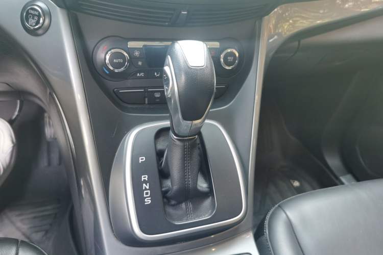 Used Ford Kuga 2015 2.0L GTDi Four-Wheel Drive Elite Model Gear Lever