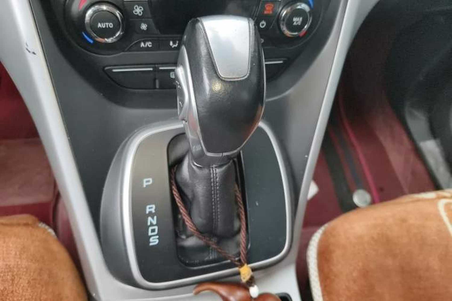 Used Ford Kuga 2015 1.5L GTDi Two-Wheel Drive Fashion Edition Gear Lever