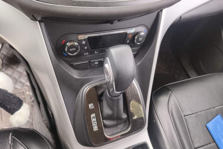 Used Ford Kuga 2015 1.5L GTDi Two-Wheel-Drive Comfort Model Gear Lever