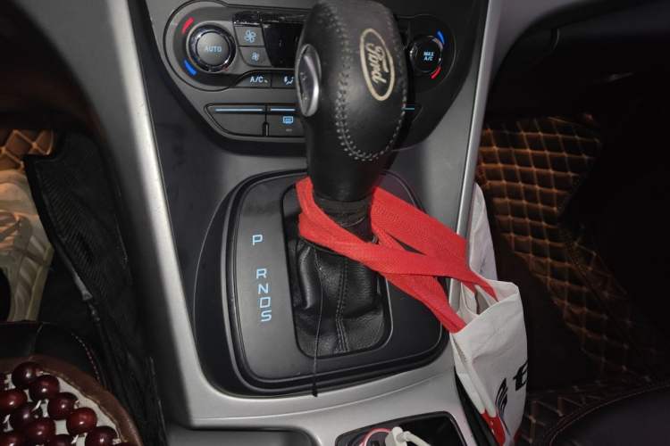 Used Ford Kuga 2015 1.5L GTDi Two-Wheel-Drive Comfort Model Gear Lever