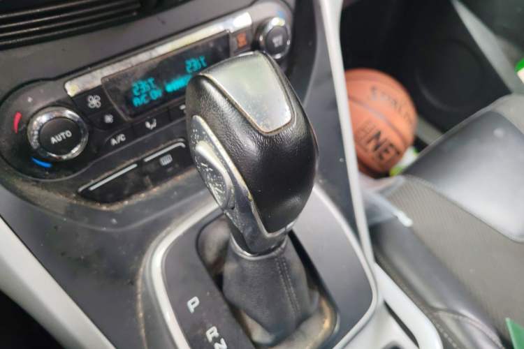 Used Ford Kuga 2015 1.5L GTDi Two-Wheel Drive Fashion Edition Gear Lever