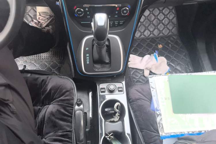 Used Ford Kuga 2015 2.0L GTDi Four-Wheel-Drive Sport Model Gear Lever