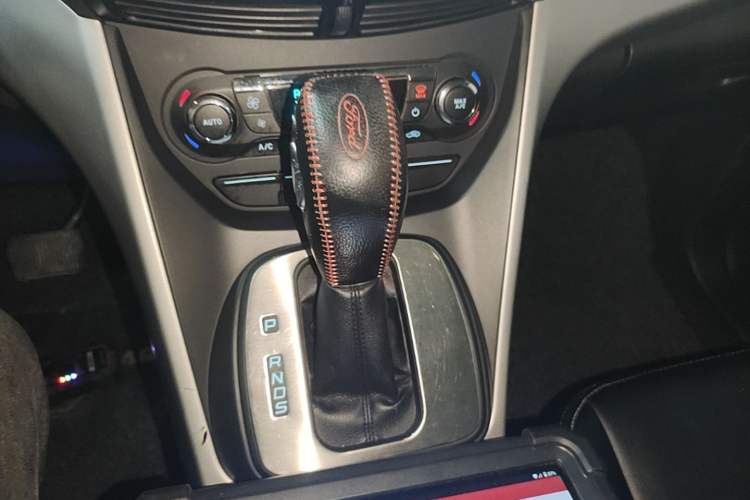 Used Ford Kuga 2015 1.5L GTDi Two-Wheel-Drive Comfort Model Gear Lever