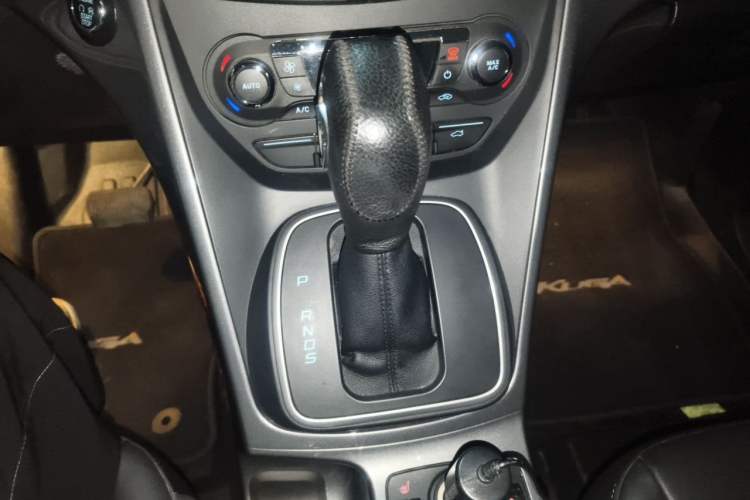 Used Ford Kuga 2015 2.0L GTDi Four-Wheel Drive Elite Model Gear Lever