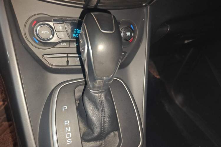 Used Ford Kuga 2015 1.5L GTDi Four-Wheel-Drive Elite Model Gear Lever