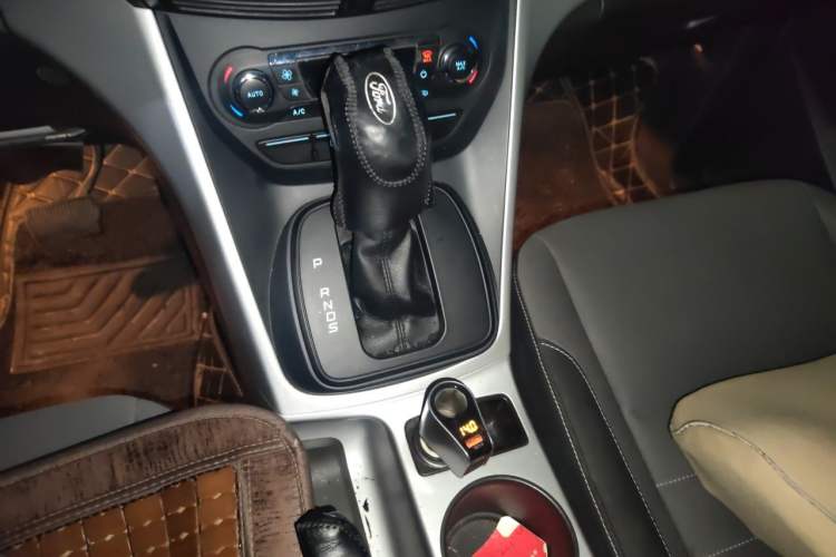 Used Ford Kuga 2015 1.5L GTDi Two-Wheel-Drive Comfort Model Gear Lever