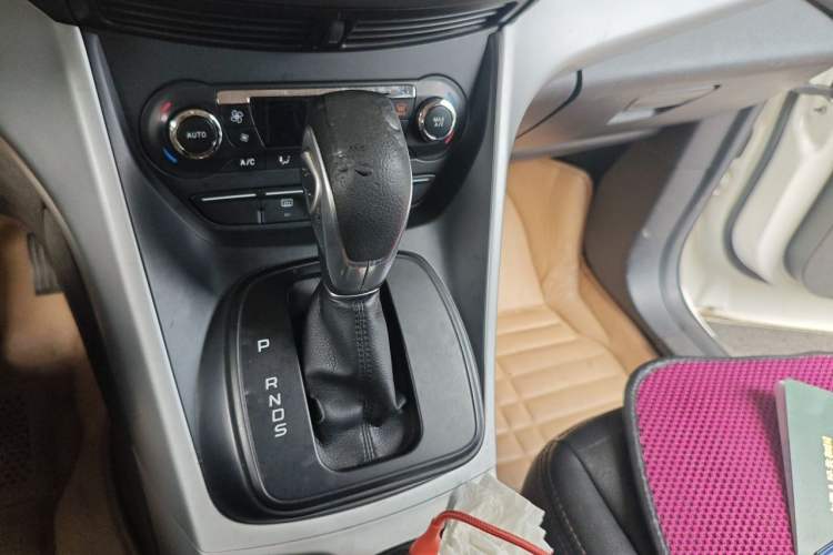 Used Ford Kuga 2015 1.5L GTDi Two-Wheel-Drive Comfort Model Gear Lever