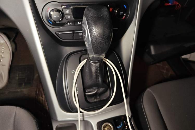 Used Ford Kuga 2015 1.5L GTDi Two-Wheel-Drive Comfort Model Gear Lever