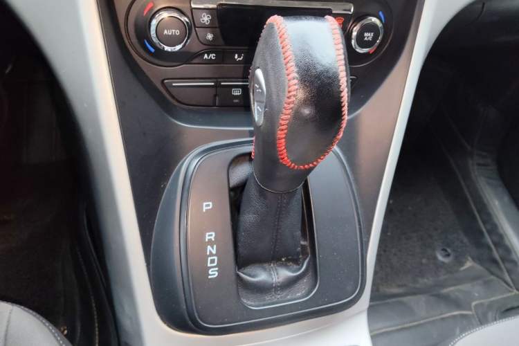 Used Ford Kuga 2015 1.5L GTDi Two-Wheel-Drive Comfort Model Gear Lever