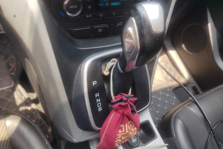 Used Ford Kuga 2015 1.5L GTDi Two-Wheel Drive Fashion Edition Gear Lever