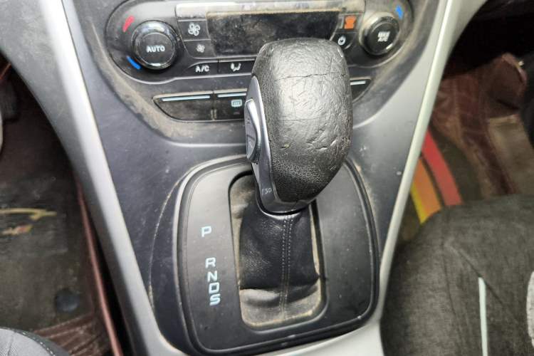 Used Ford Kuga 2015 1.5L GTDi Two-Wheel-Drive Comfort Model Gear Lever
