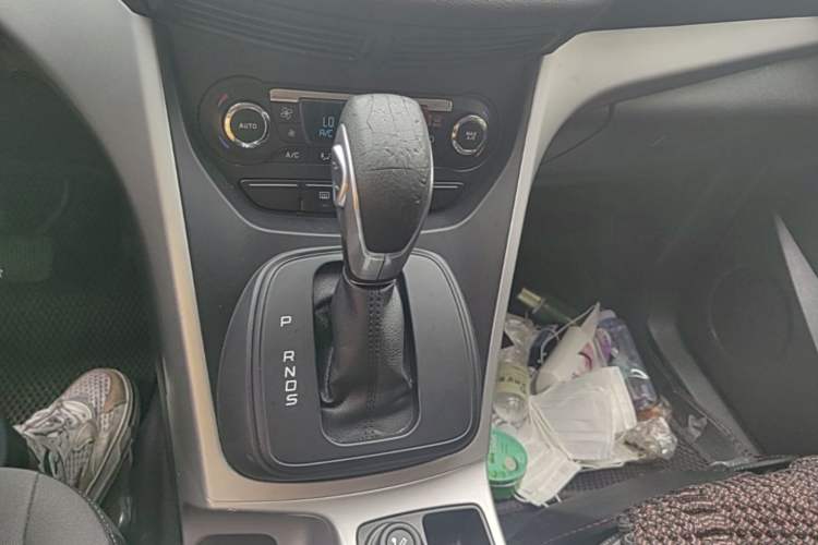 Used Ford Kuga 2015 1.5L GTDi Two-Wheel-Drive Comfort Model Gear Lever