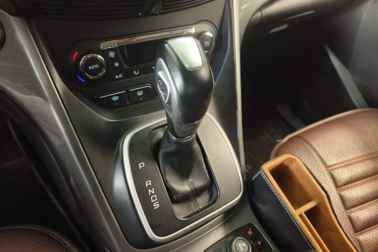 Used Ford Kuga 2015 2.0L GTDi Four-Wheel Drive Prestige Model Gear Lever
