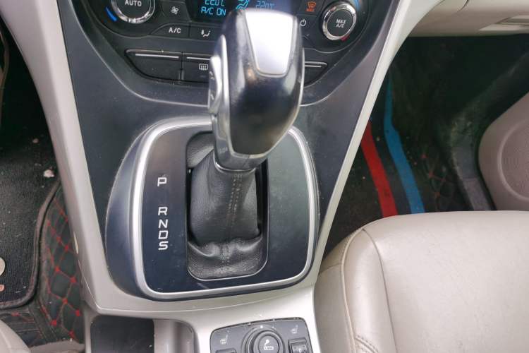 Used Ford Kuga 2015 1.5L GTDi Four-Wheel-Drive Elite Model Gear Lever