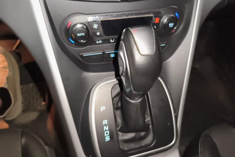 Used Ford Kuga 2015 1.5L GTDi Two-Wheel Drive Fashion Edition Gear Lever