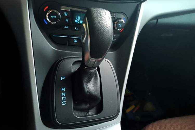 Used Ford Kuga 2015 1.5L GTDi Two-Wheel-Drive Comfort Model Gear Lever