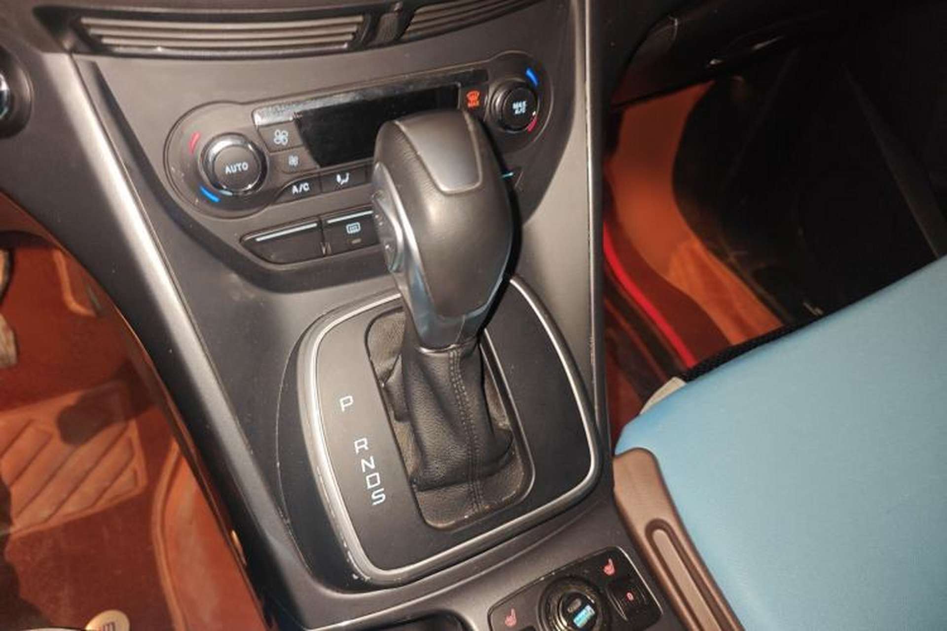 Used Ford Kuga 2015 2.0L GTDi Four-Wheel Drive Elite Model Gear Lever