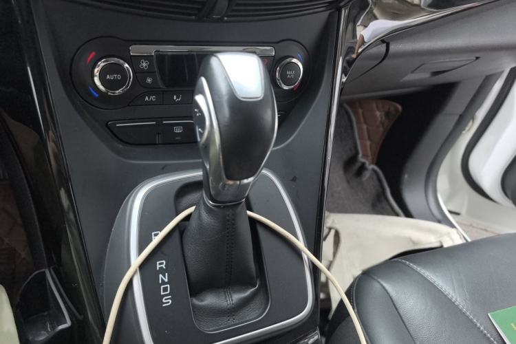 Used Ford Kuga 2015 2.0L GTDi Four-Wheel-Drive Sport Model Gear Lever