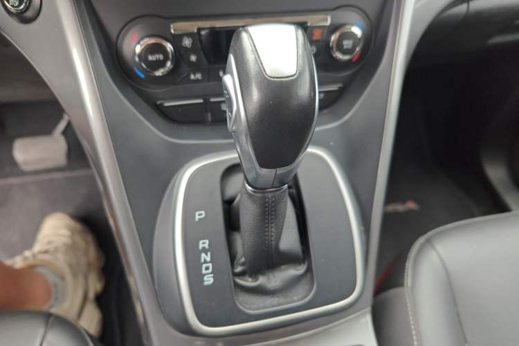 Used Ford Kuga 2015 2.0L GTDi Four-Wheel Drive Elite Model Gear Lever