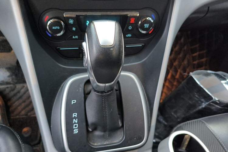 Used Ford Kuga 2015 1.5L GTDi Two-Wheel Drive Fashion Edition Gear Lever