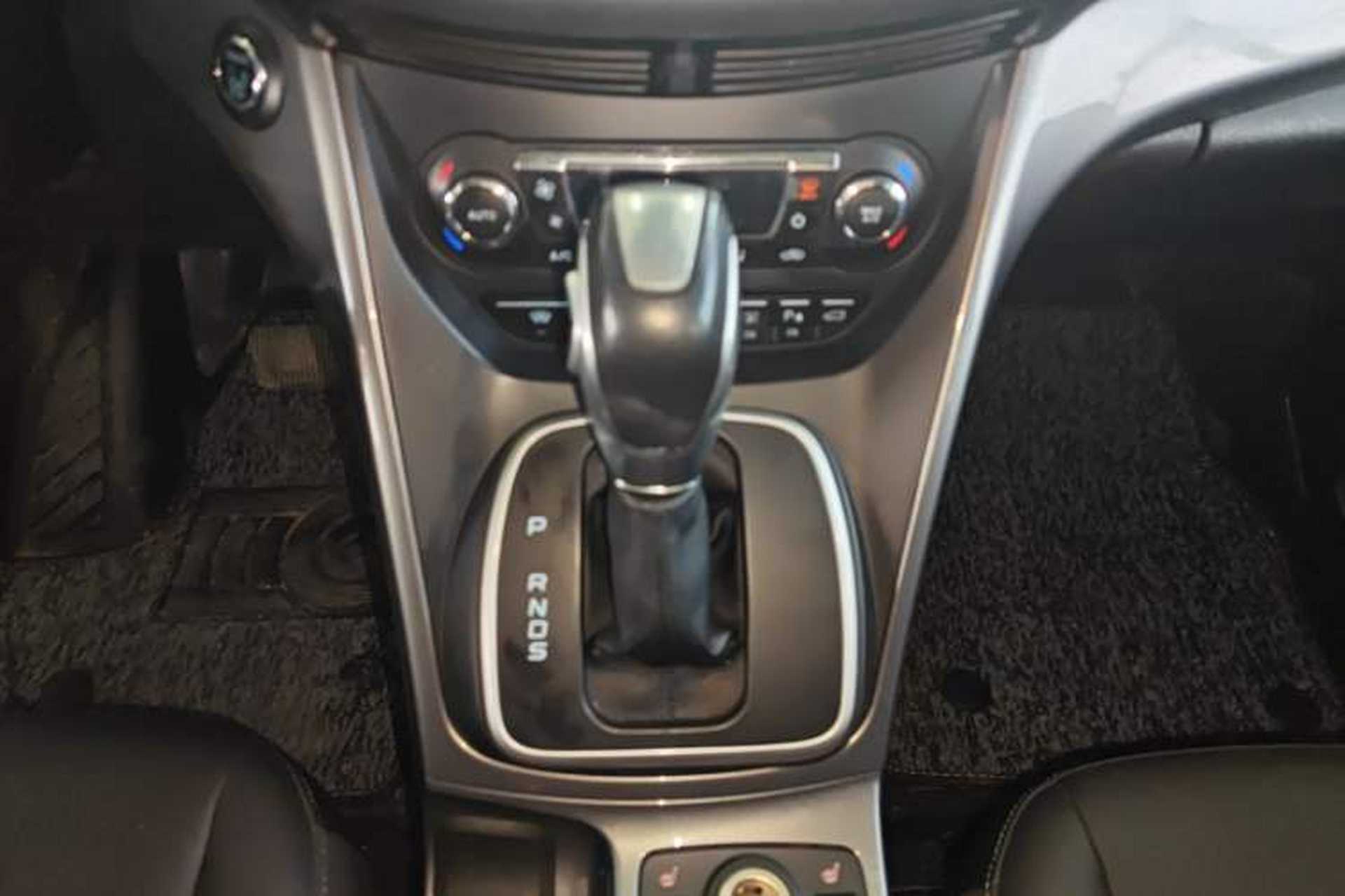 Used Ford Kuga 2015 2.0L GTDi Four-Wheel Drive Prestige Model Gear Lever