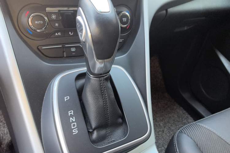 Used Ford Kuga 2015 1.5L GTDi Two-Wheel Drive Fashion Edition Gear Lever