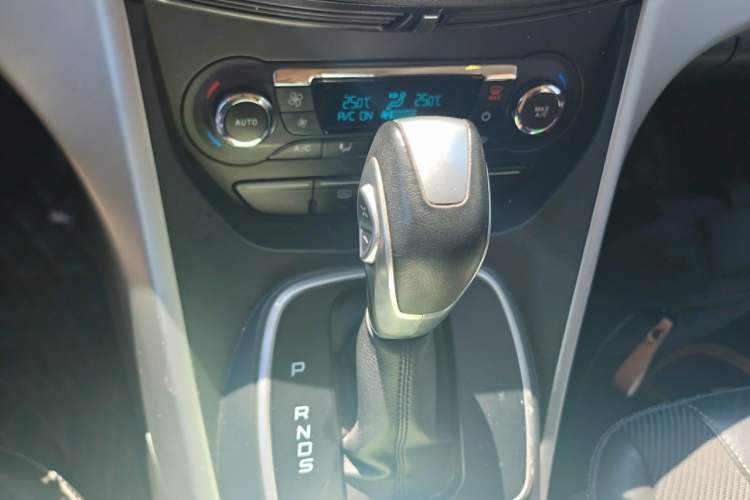 Used Ford Kuga 2015 1.5L GTDi Two-Wheel Drive Fashion Edition Gear Lever