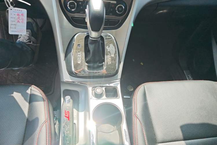 Used Ford Kuga 2015 1.5L GTDi Two-Wheel-Drive Comfort Model Gear Lever