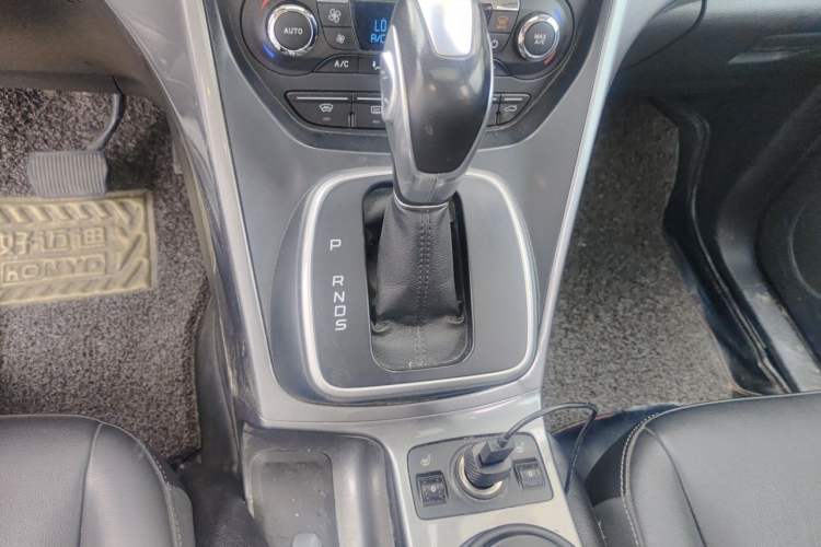 Used Ford Kuga 2015 2.0L GTDi Four-Wheel-Drive Sport Model Gear Lever