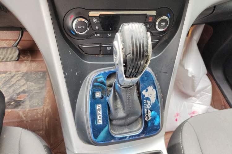 Used Ford Kuga 2015 1.5L GTDi Two-Wheel-Drive Comfort Model Gear Lever