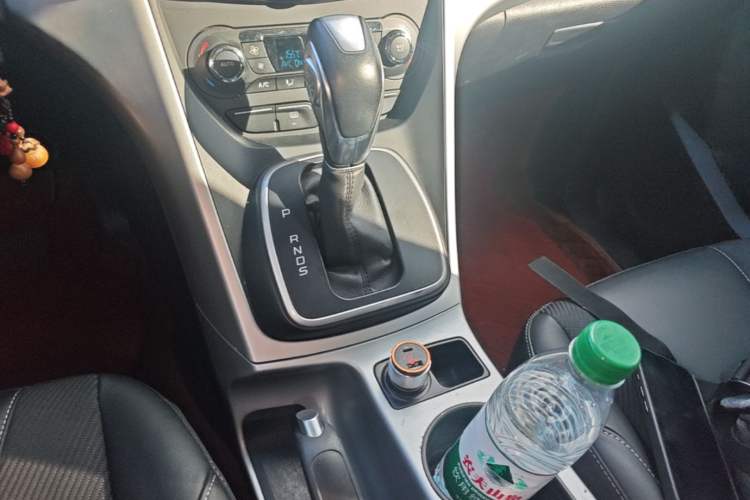 Used Ford Kuga 2015 1.5L GTDi Two-Wheel Drive Fashion Edition Gear Lever