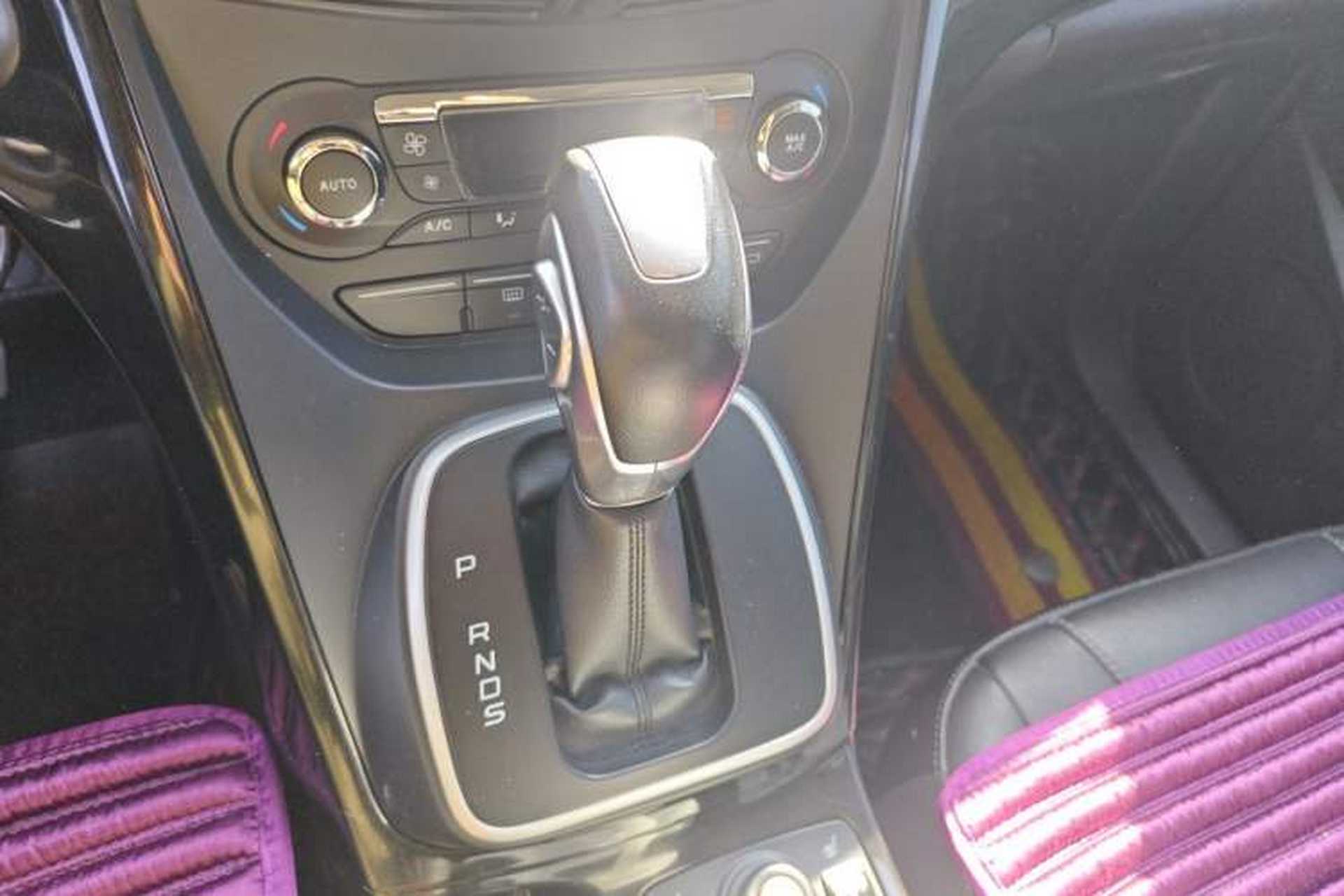 Used Ford Kuga 2015 2.0L GTDi Four-Wheel-Drive Sport Model Gear Lever