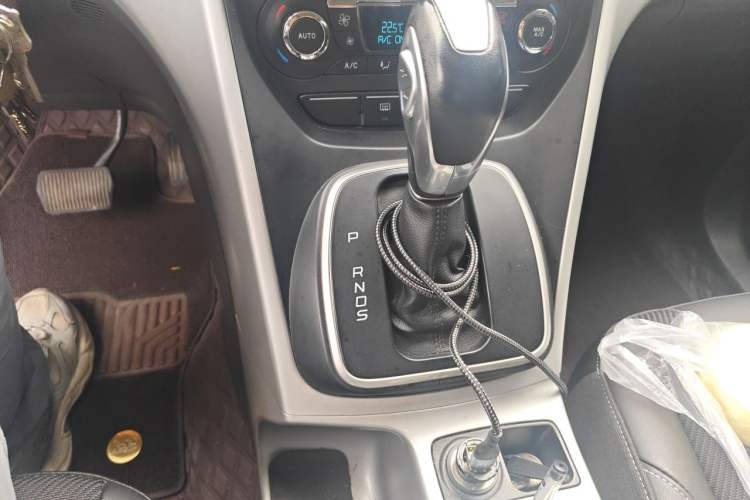 Used Ford Kuga 2015 1.5L GTDi Two-Wheel Drive Fashion Edition Gear Lever