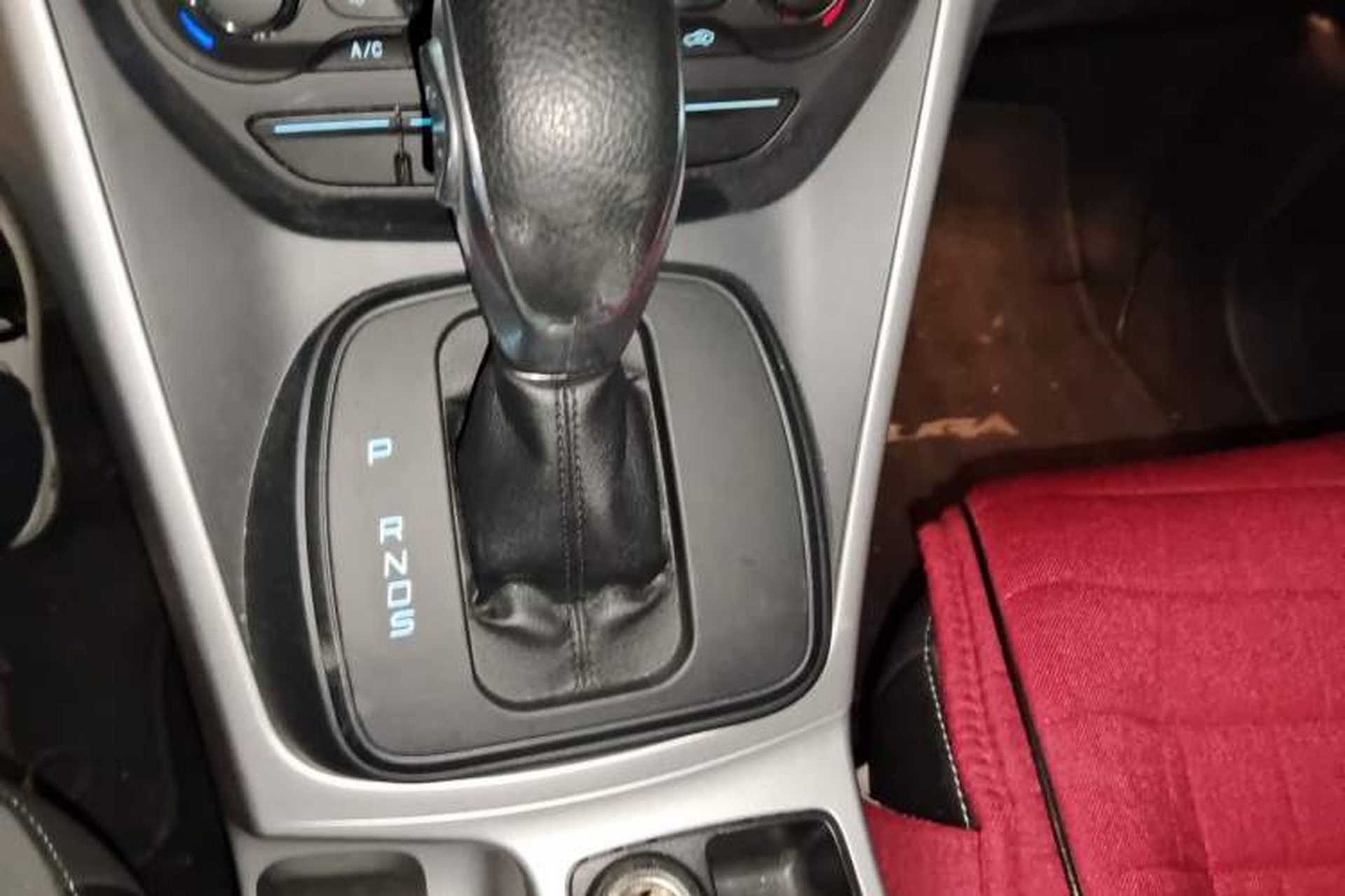 Used Ford Kuga 2015 1.5L GTDi Two-Wheel-Drive Comfort Model Gear Lever